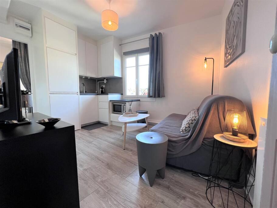 Le Cyrano, Deauville - App. T2 Proche De La Mer Екстериор снимка